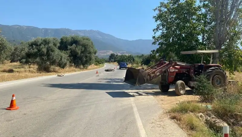 İzmir'de Motosiklet Kazası: Sürücü Hastaneye Kaldırıldı, Durumu Kritik