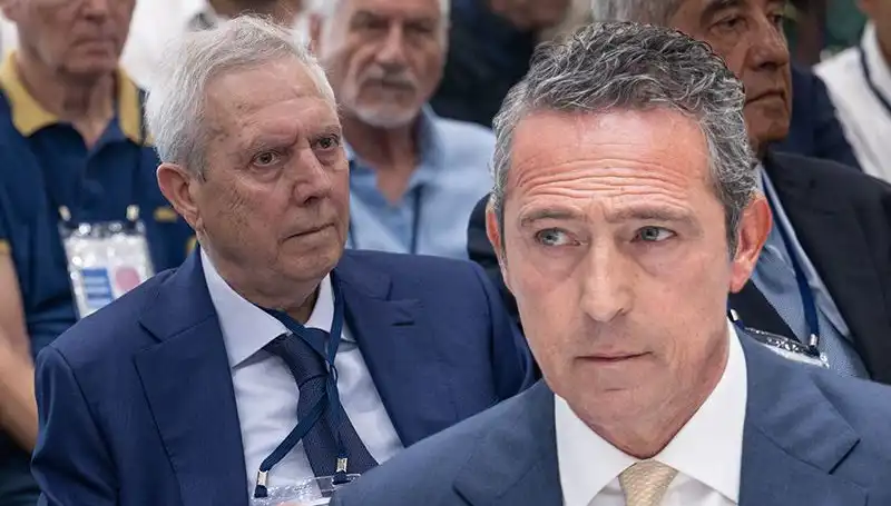 Fenerbahçe Divan Kurulu’nda Aziz Yıldırım’ın Adaylık Açıklaması Gerginliğe Neden Oldu