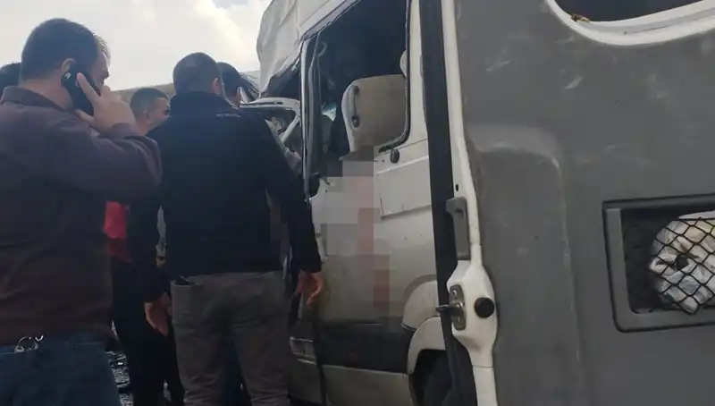 Van’da Feci Kaza: Minibüs ile Kamyonet Çarpıştı, 6 Kişi Hayatını Kaybetti