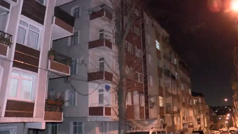 Altı Katlı Binada Kolonlardan Gelen Sesler Panik Yarattı, Apartman Tahliye Edildi!