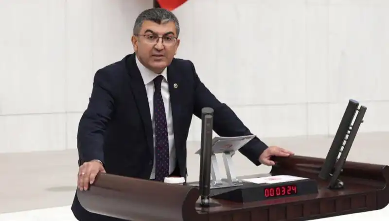 Hasan Ekici Gelecek Partisi'nden İstifa Etti: Siyasi Gelişmeler Neyi İşaret Ediyor?