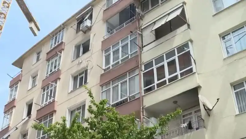 İstanbul'daki Site Tahliyesi: Kolon Patlaması Neden Oldu?