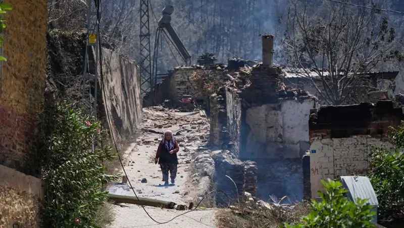 İzmir ve Bilecik'teki Yangınlar: Acı Bilanço 415 Bina Yandı