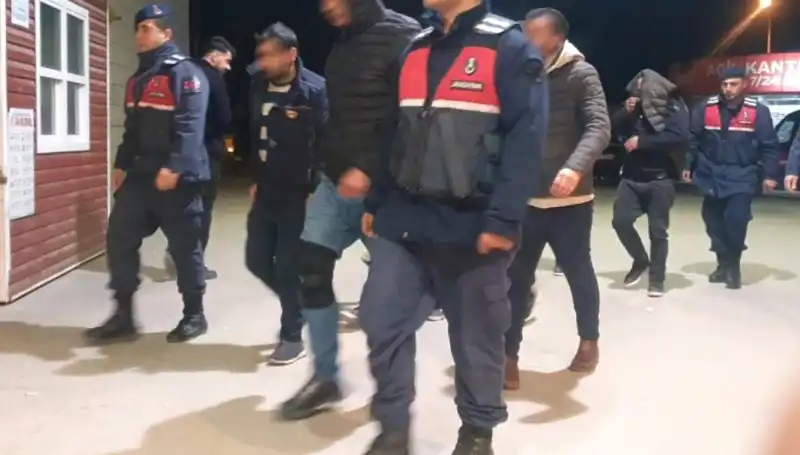 Bağ Evinde Düzenlenen Uyuşturucu Partisine Baskın: Gözaltılar ve Detaylar