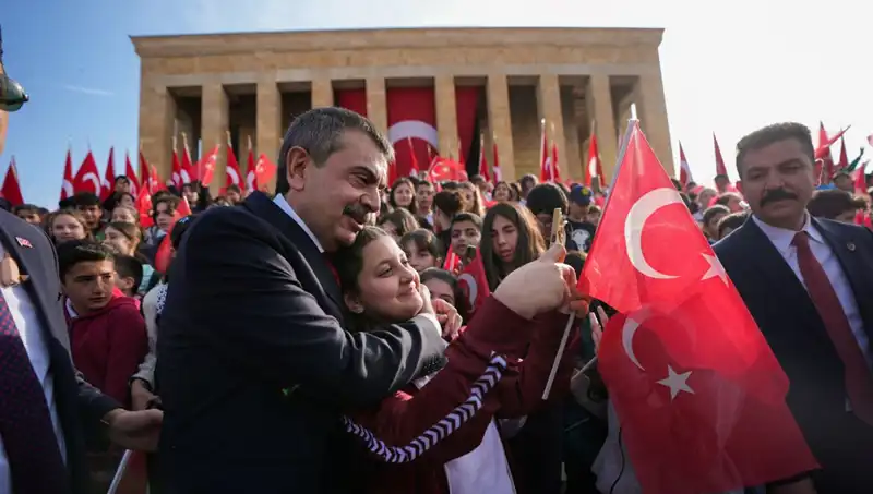 Türkiye'nin Geleceği, Bakan Tekin ile Anıtkabir'de Buluştu