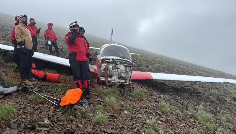 Türk Pilotun Kullandığı Uçak Düştü: Trajik Kaza ve Paramotor Yolcusunun Hayatı Kurtuldu