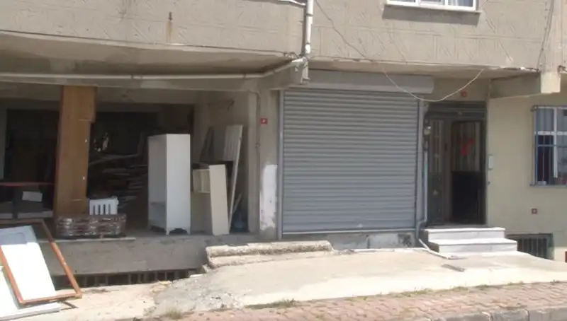 Bina Sahibi Kiracıları İsyana Sürükledi: Ayakkabılara ve Kargolarına Taş Atıyor