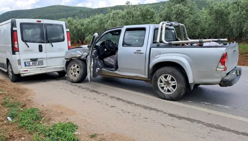 Bursa'da Minibüs ve Kamyonet Çarpıştı: Olayın Detayları Ortaya Çıktı