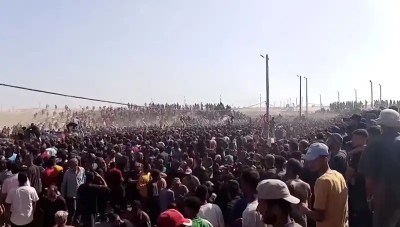 İsrail'in Filistinli Yardım Gönderilerine Yönelik Saldırısı: 30 Kişi Hayatını Kaybetti