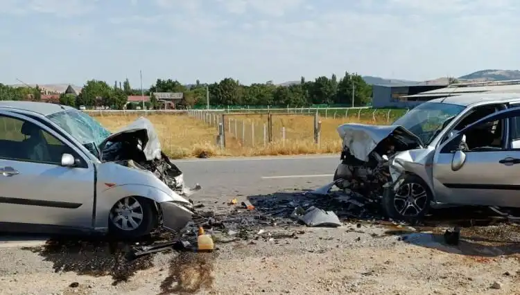 Balıkesir'de Kafa Kafaya Kaza: Trajediyle Sonlanan Bir An