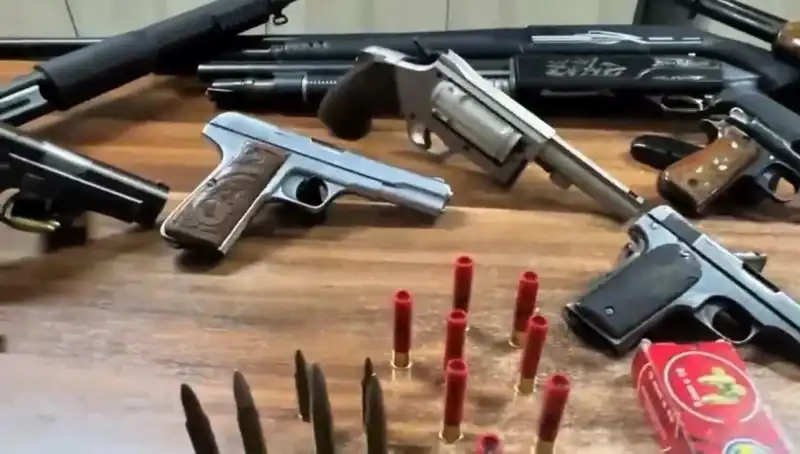 İzmir’de Yasa Dışı Silah Ticareti Operasyonu: Hedefte Kimler Var?