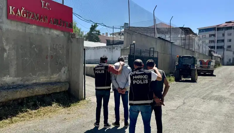 Kars'ta Uyuşturucu Operasyonu: İki Kişi Tutuklandı, Ayrıntılar Şoke Edici!